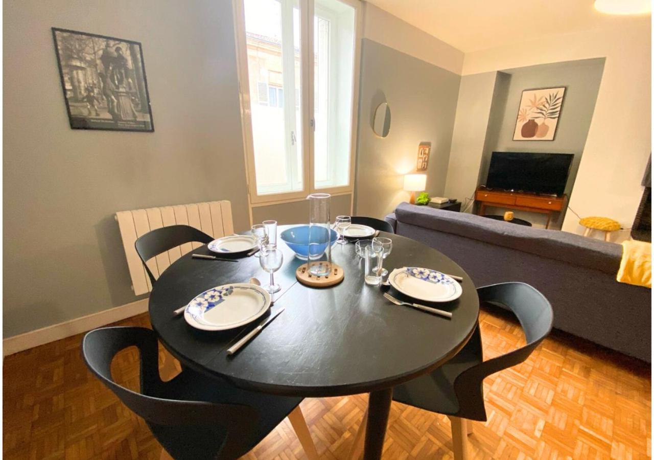 Le 107 - - Chu - La Conciergerie. Apartment Poitiers